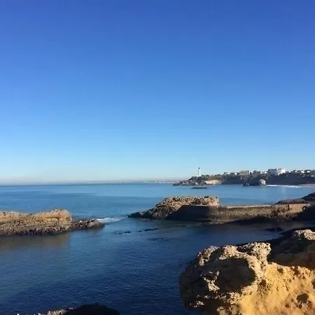 Salombo : A Deux Pas Des Commerces Et De La Grande Plage De Μπιαρίτζ