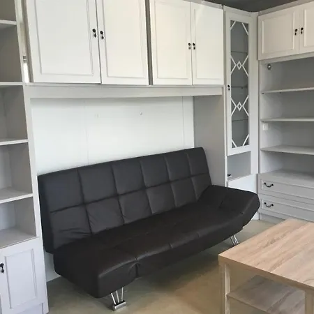 Appartement Salombo : A Deux Pas Des Commerces Et De La Grande Plage De
