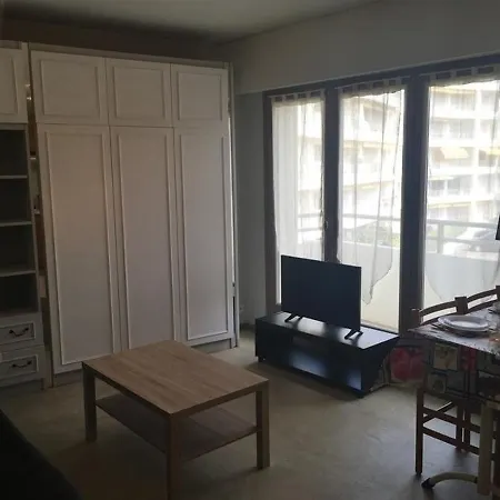 Salombo : A Deux Pas Des Commerces Et De La Grande Plage De Biarritz