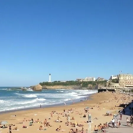 Appartement Salombo : A Deux Pas Des Commerces Et De La Grande Plage De *